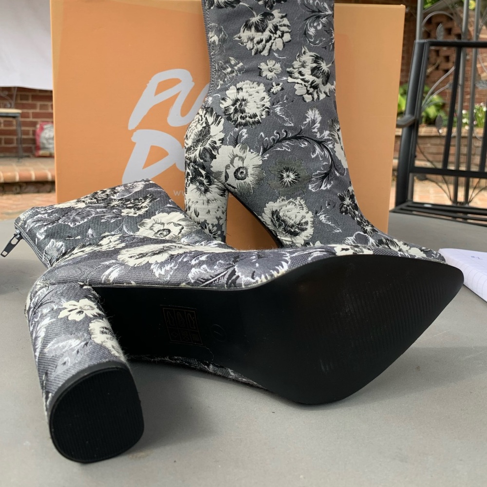 Grey floral boots - Picture 2 of 2
